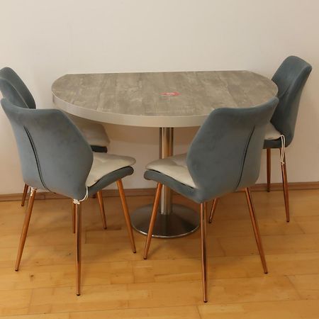 Downtown Bliss Modern Retreat With Free Parking And Fast Internet 600 Mbits Appartement Wenen Buitenkant foto
