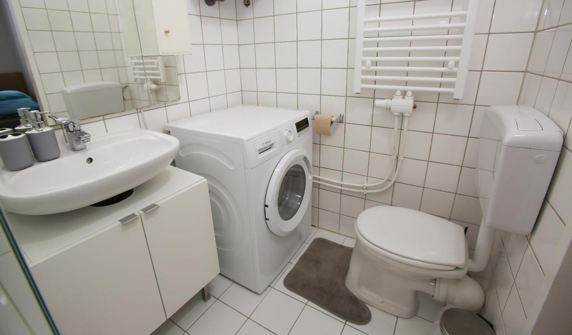 Downtown Bliss Modern Retreat With Free Parking And Fast Internet 600 Mbits Appartement Wenen Buitenkant foto