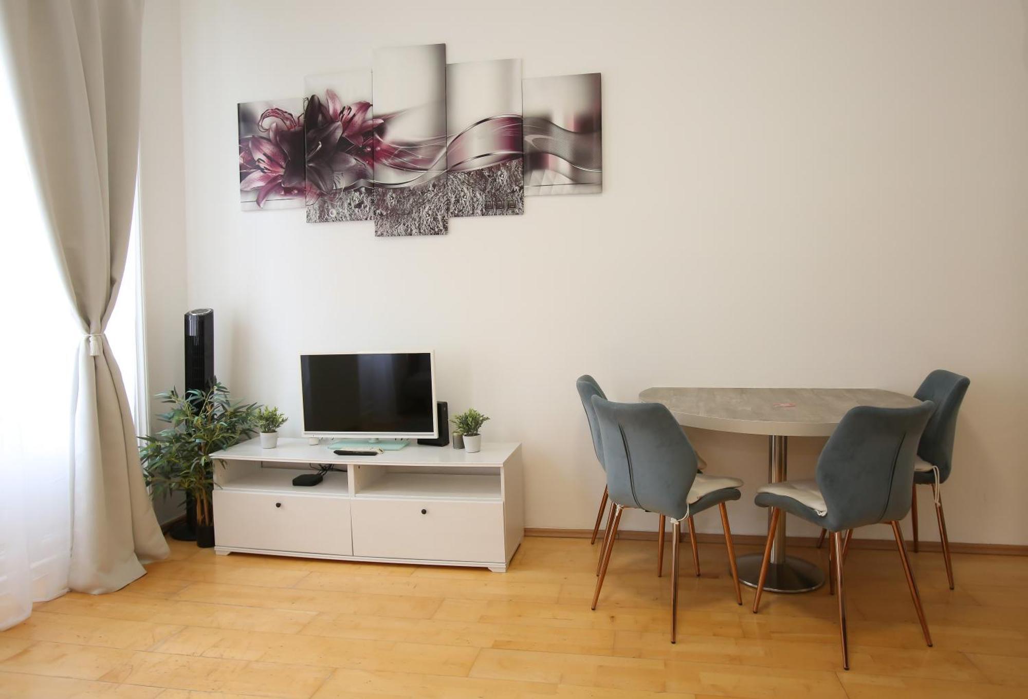 Downtown Bliss Modern Retreat With Free Parking And Fast Internet 600 Mbits Appartement Wenen Buitenkant foto